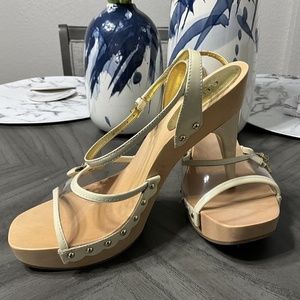 GUESS BY MARCIANO White And Gold Women’s Stiletto High Heel Shoes Size 8M